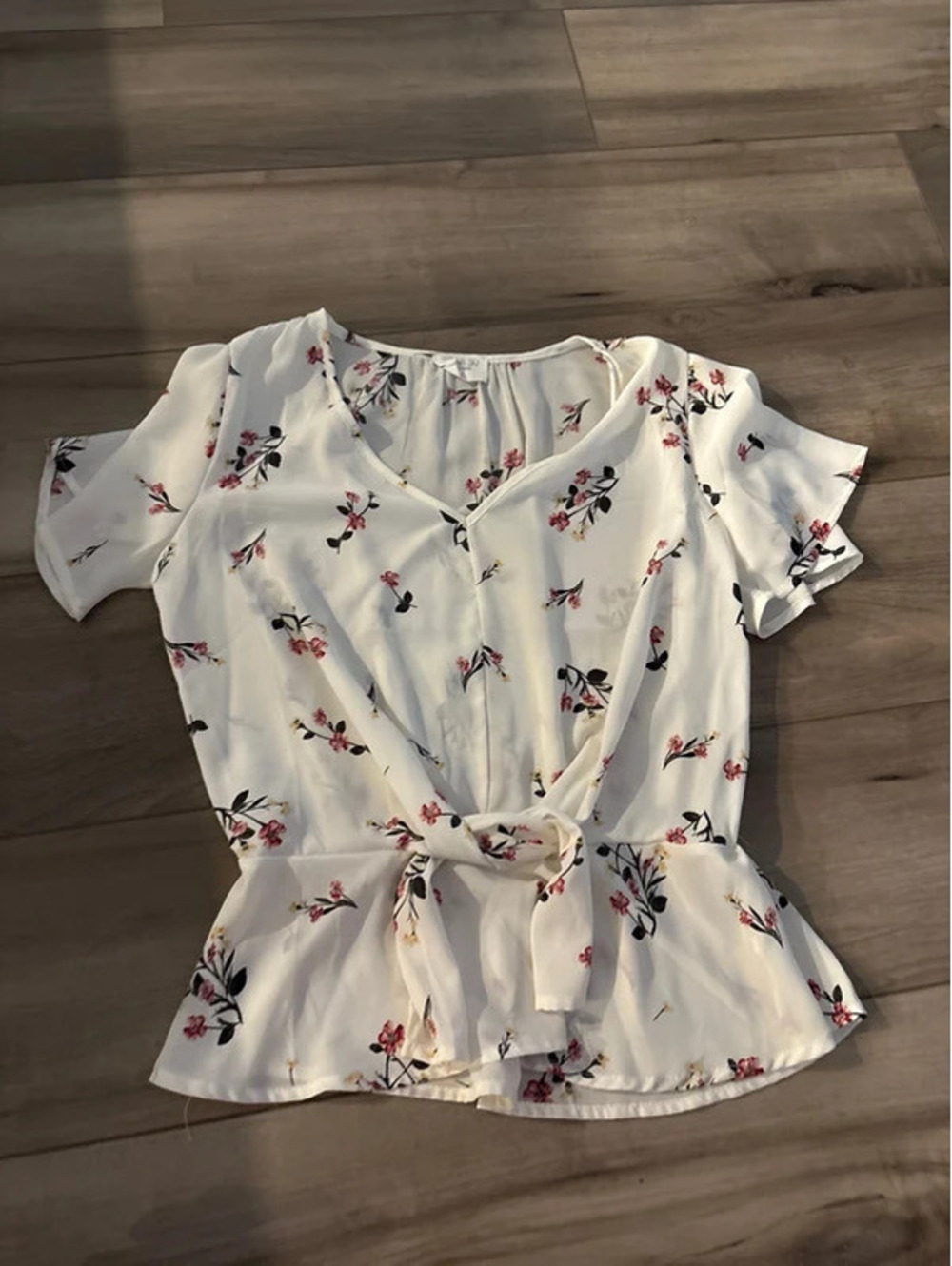 Sienna Sky White Flowery Blouse Short Sleeves Size Small